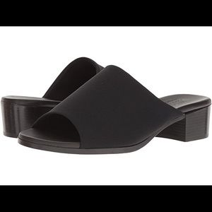 Munro Beth elastic slides heels sandals